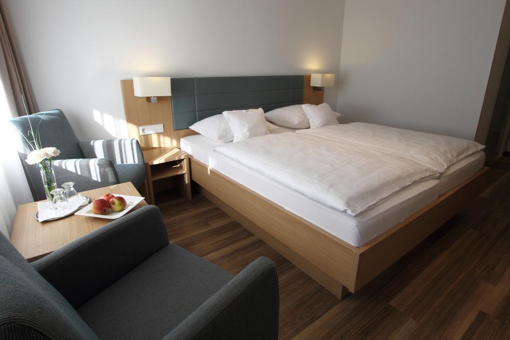 Hotel Seepark Garni Иберлинген Экстерьер фото
