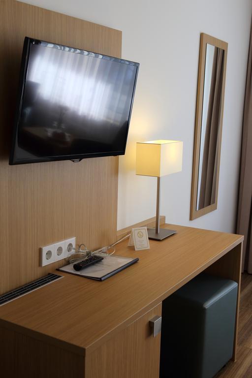 Hotel Seepark Garni Иберлинген Экстерьер фото