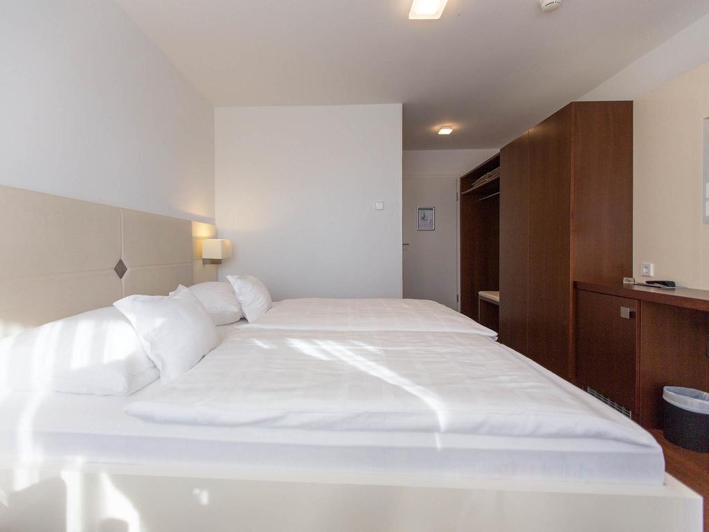 Hotel Seepark Garni Иберлинген Экстерьер фото