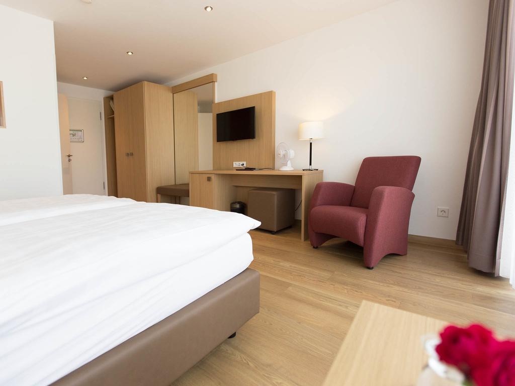 Hotel Seepark Garni Иберлинген Экстерьер фото